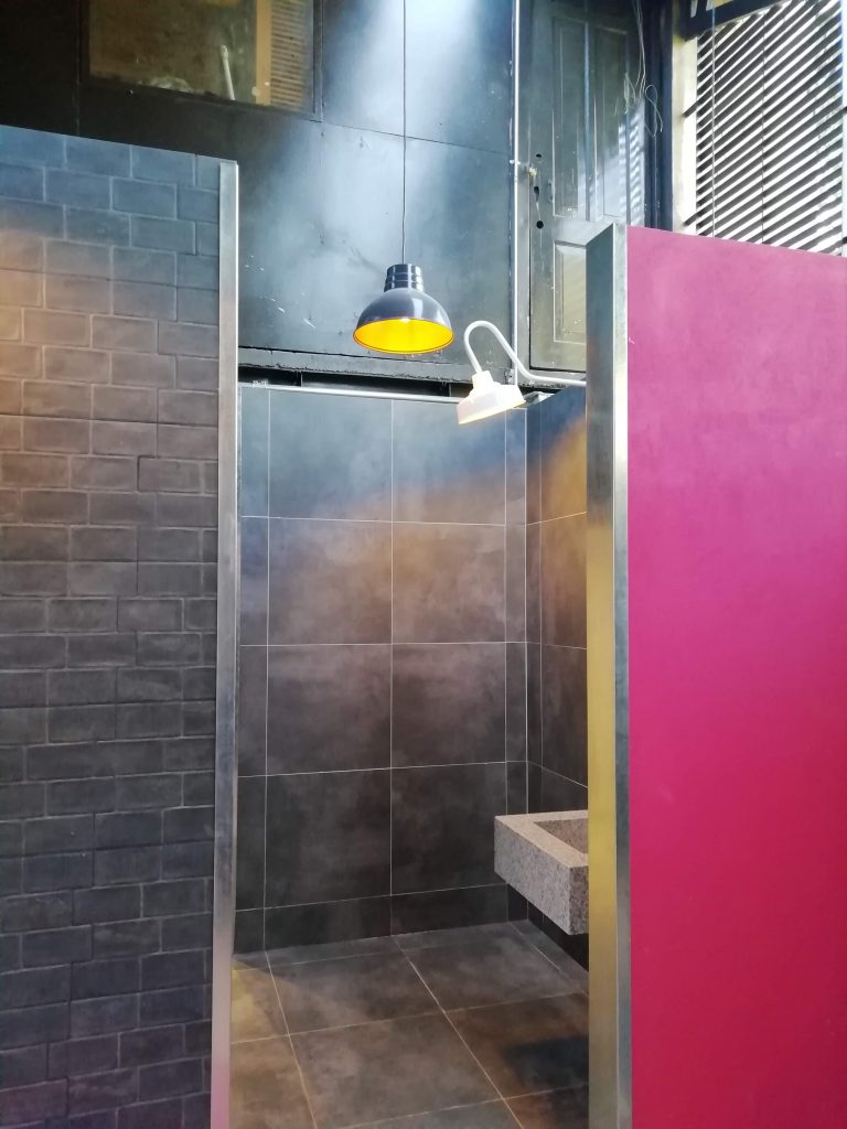 Detail Carrelage Mur Toilettes Publiques Couleurs Travaux Renovation Construction Neuve Architecte Maitre Doeuvre Paris Benazra.com