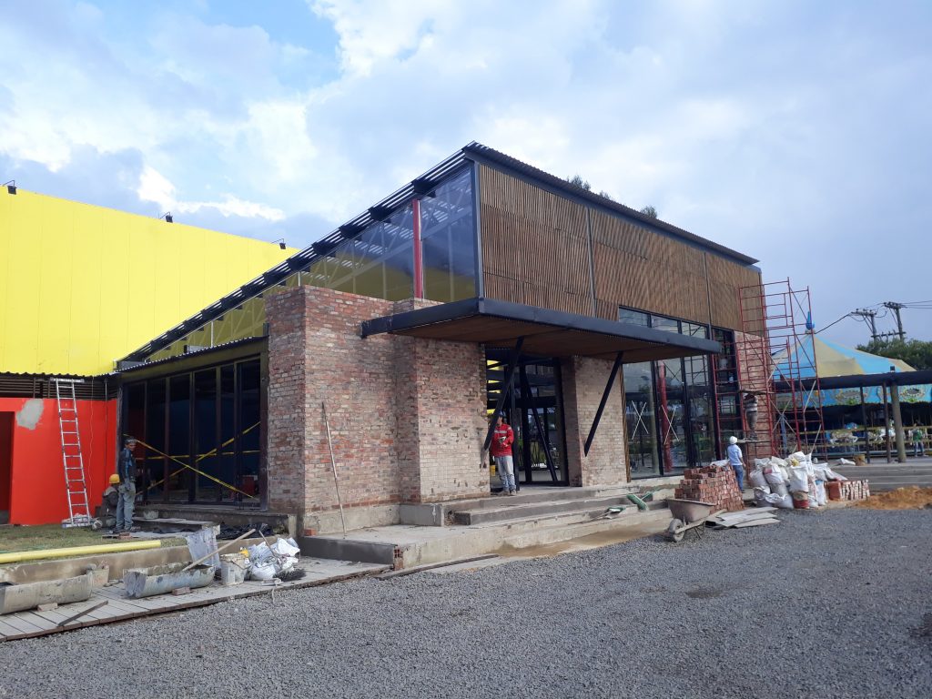 Detail De Chantier Processus Charpente Metallique Restaurant Facade Lames Bois Travaux Renovation Construction Neuve Architecte Maitre Doeuvre Paris Benazra.com