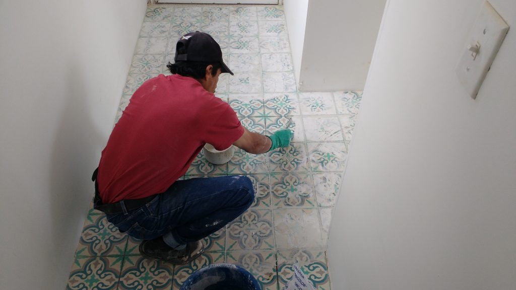 Detail Processus De Chantier Installation Carreaux De Ciment Appartement Travaux Renovation Construction Neuve Architecte Maitre Doeuvre Paris Benazra.com